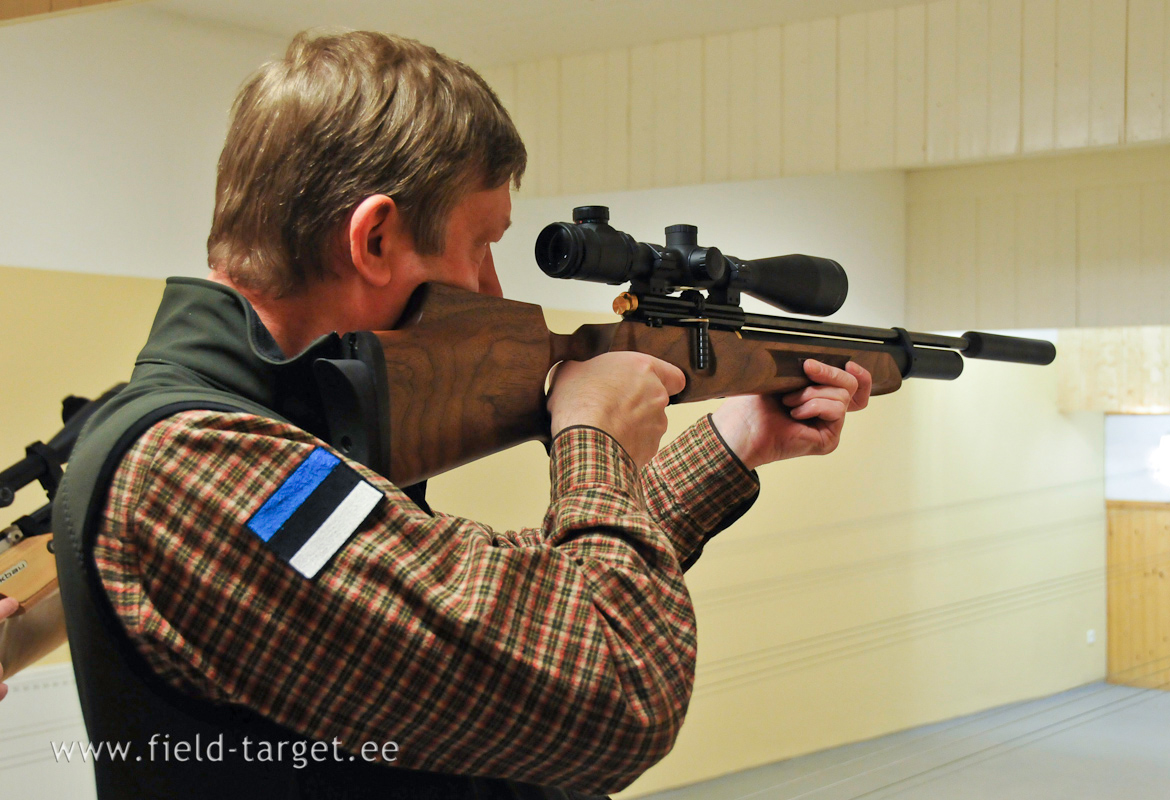 ... üritab FX Cyclone laskma panna